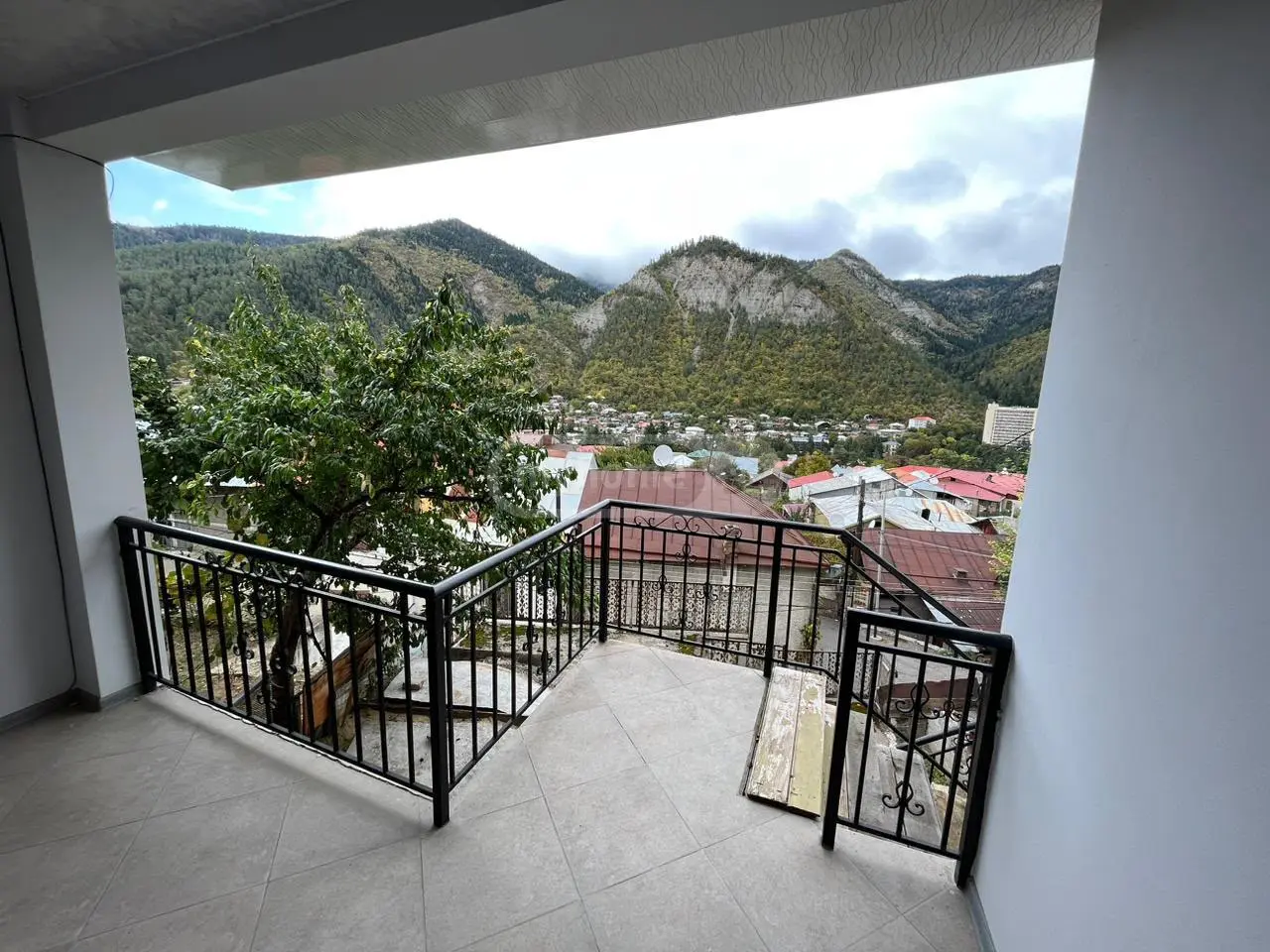 5 Room Apartment For Sale view 2