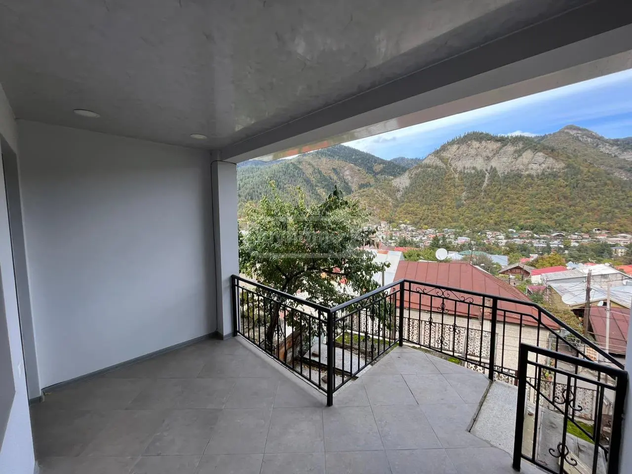 5 Room Apartment For Sale view 3