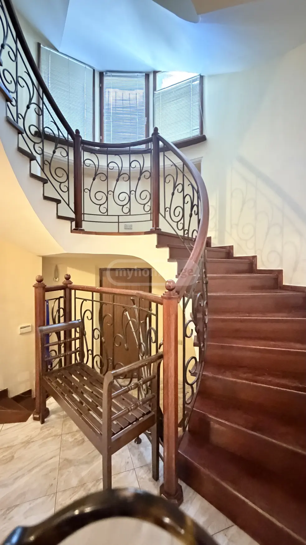 9 Room Private House For Sale view 6