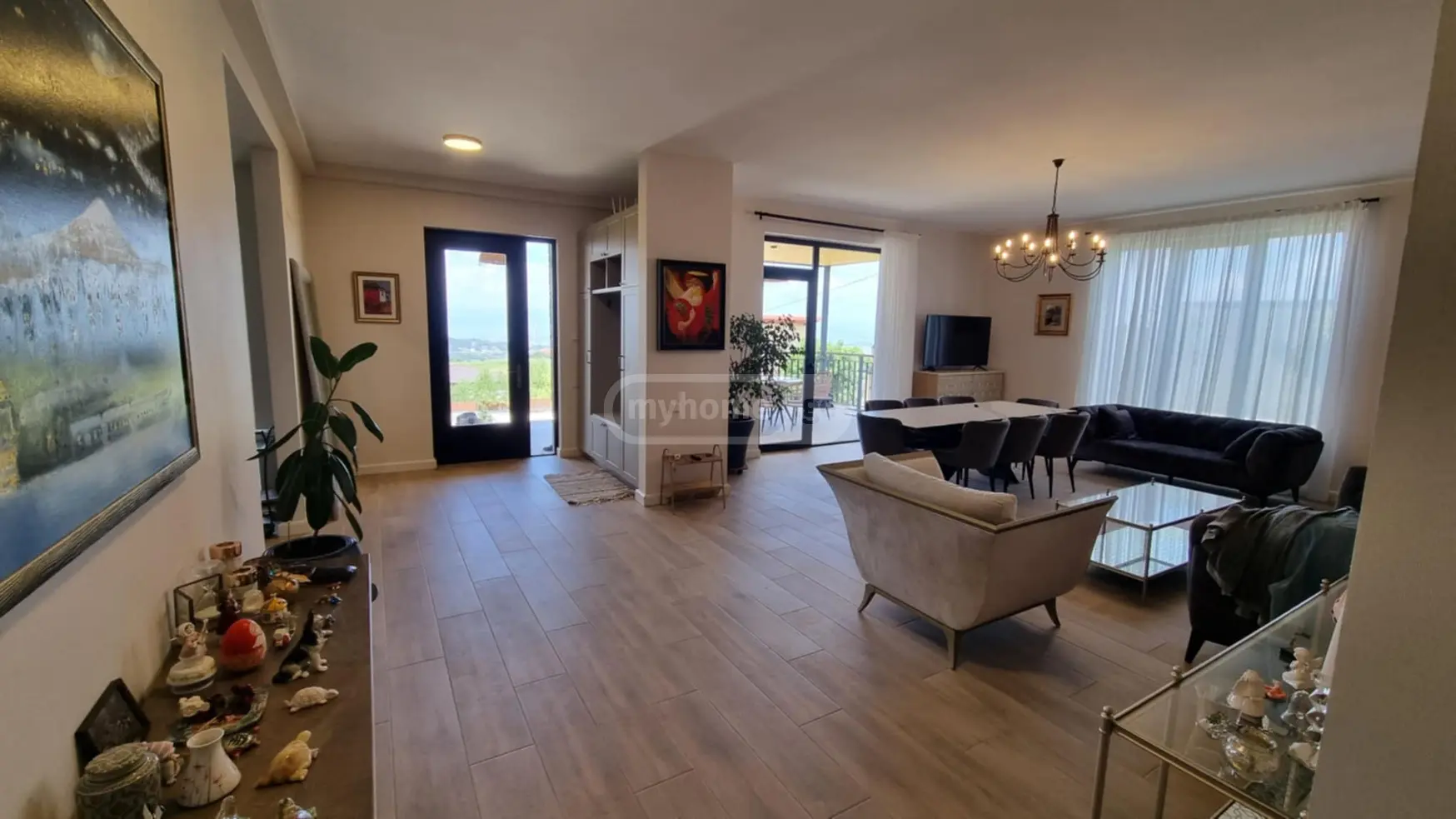 8 Room Private House For Sale view 6
