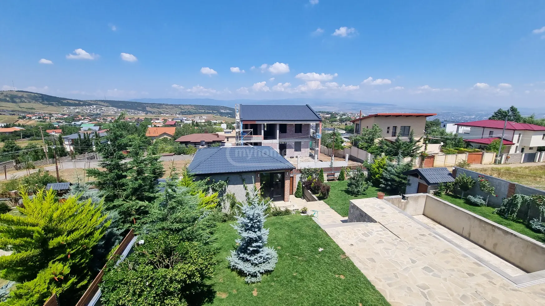 8 Room Private House For Sale view 3