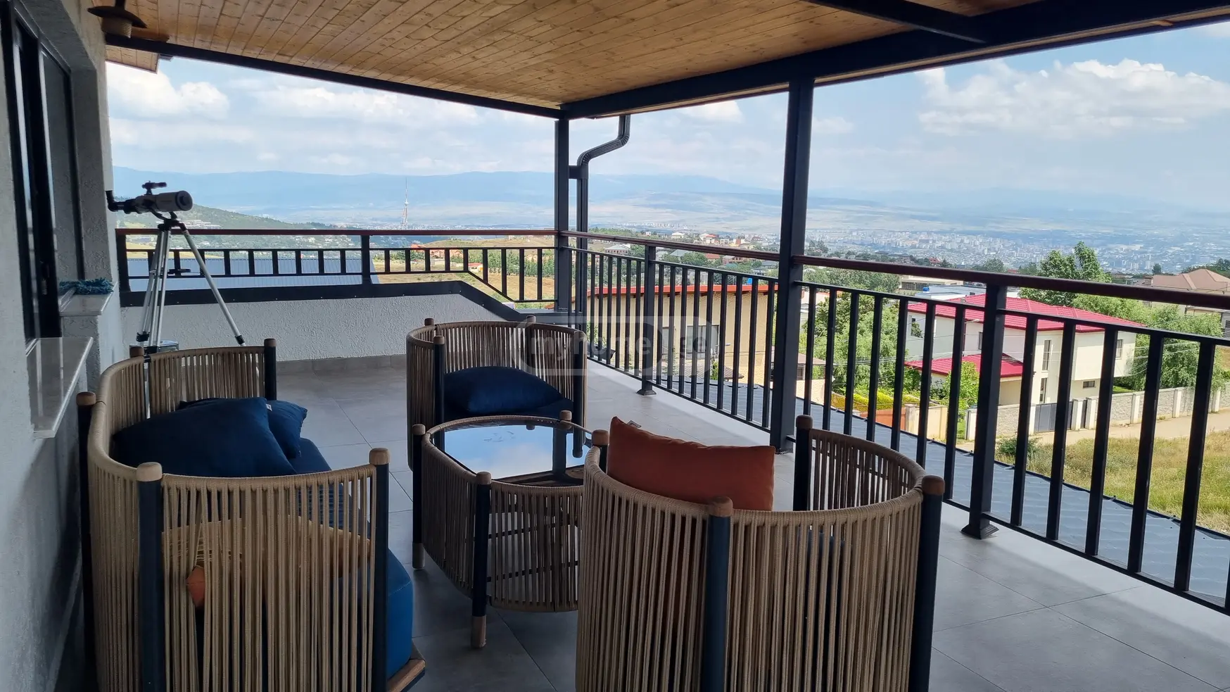 8 Room Private House For Sale view 11