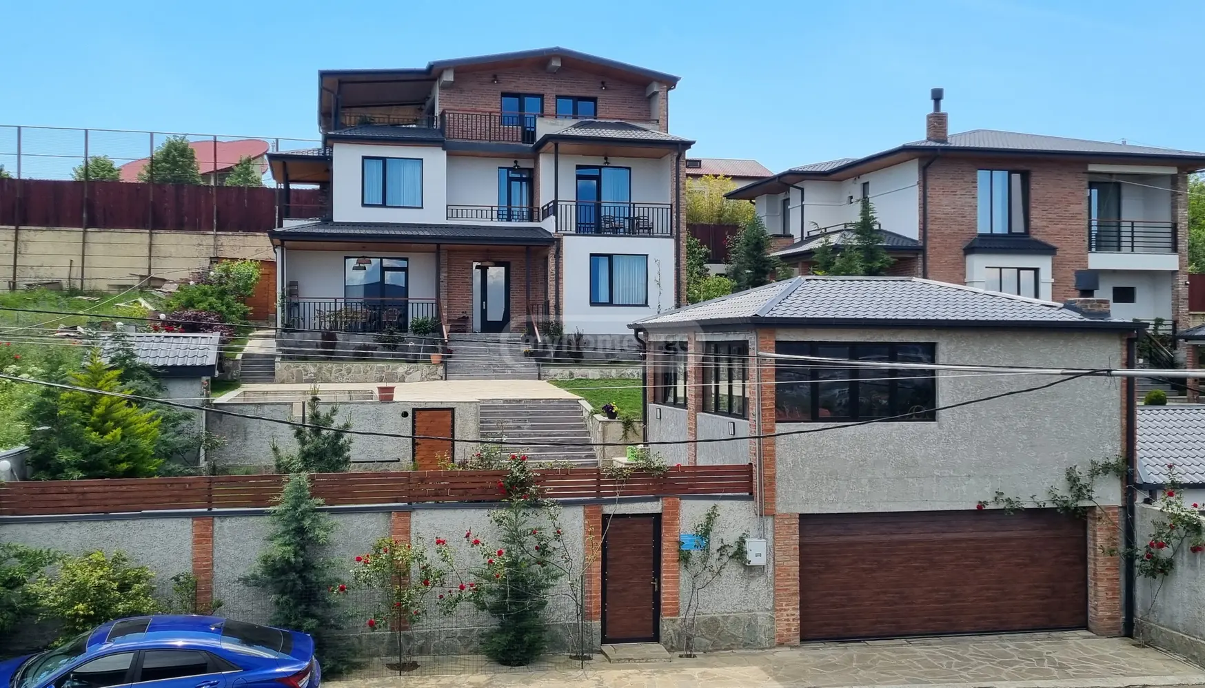 8 Room Private House For Sale view 1