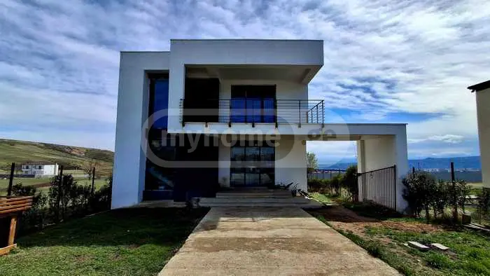 5 Room Private House For Sale view 2