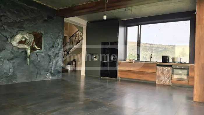 5 Room Private House For Sale view 3