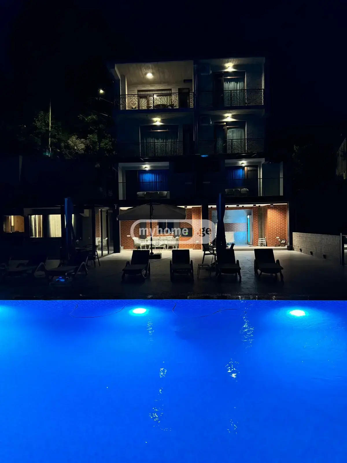 8 Room Private House For Sale view 2