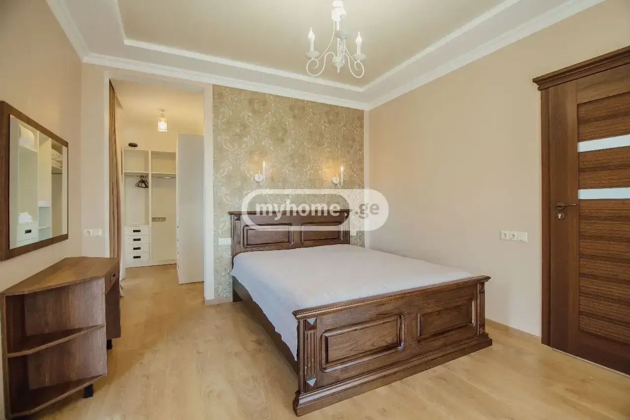 8 Room Private House For Sale view 7
