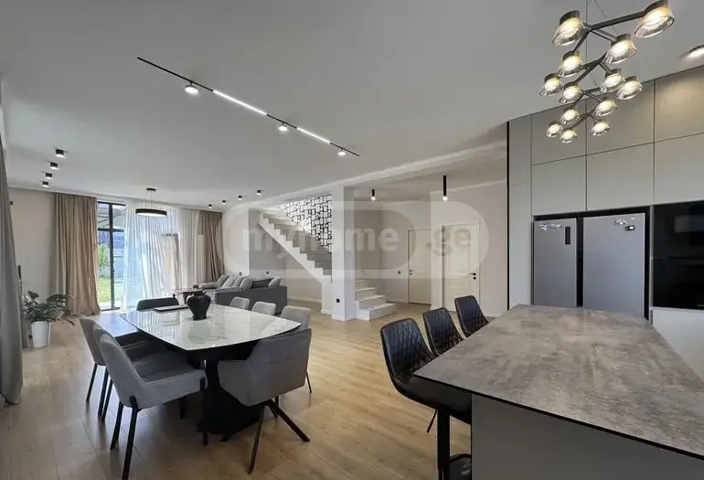6 Room Private House For Sale view 1