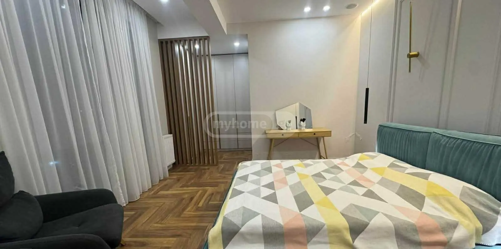 7 Room Private House For Sale view 16