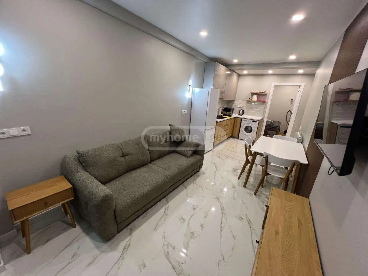 2 Room Apartment Daily Rent In Batumi view 2