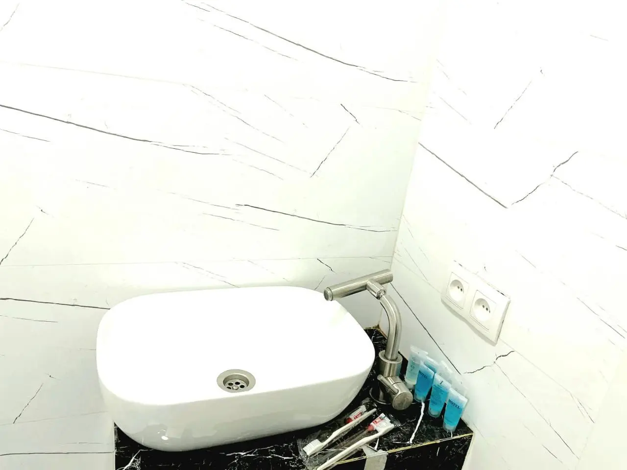 2 Room Flat Daily Rent. Didi Digomi view 17