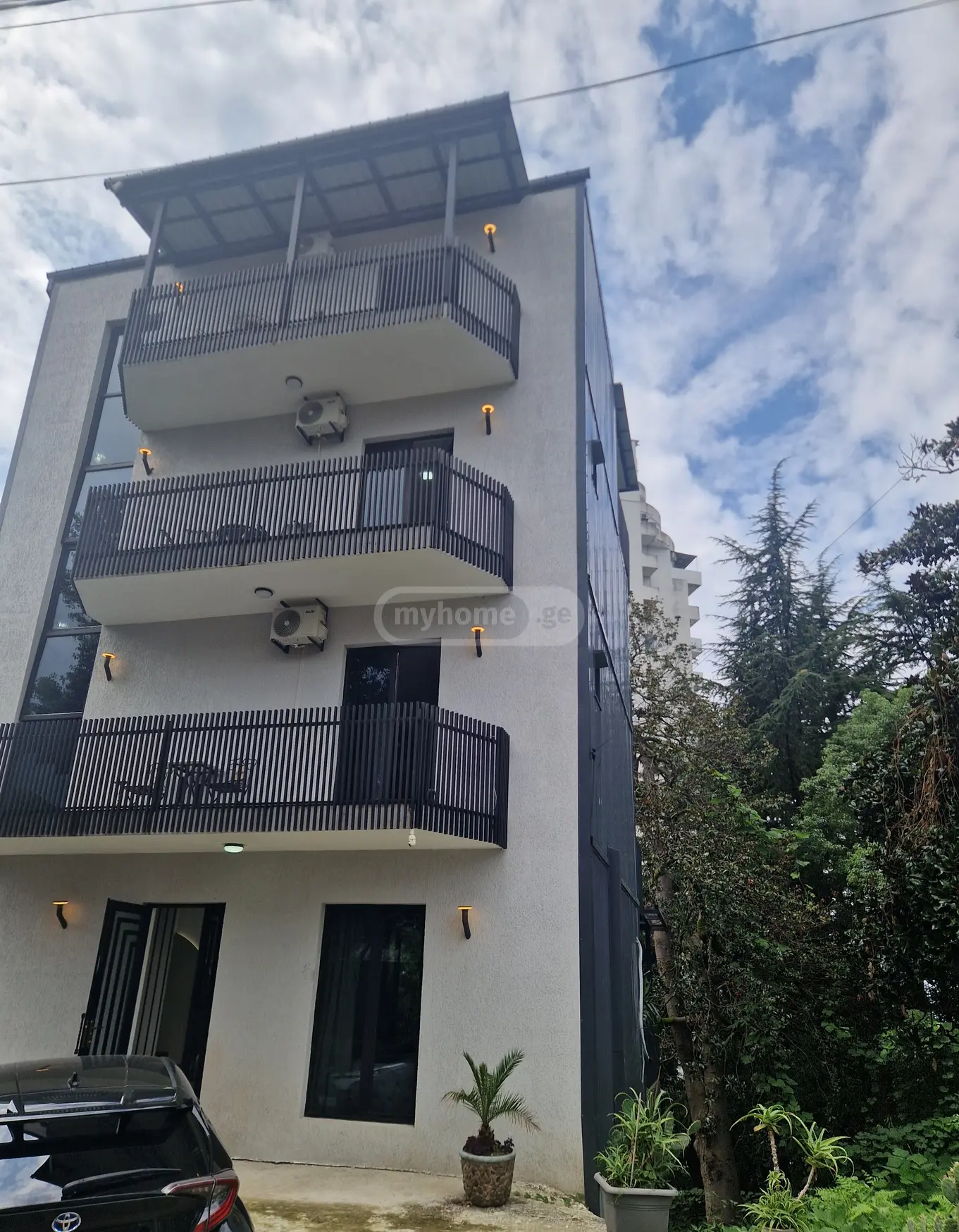 6 Room Hotel Daily Rent In Batumi view 1
