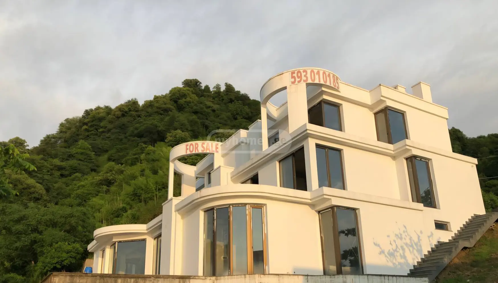 8 Room Private House For Sale view 1