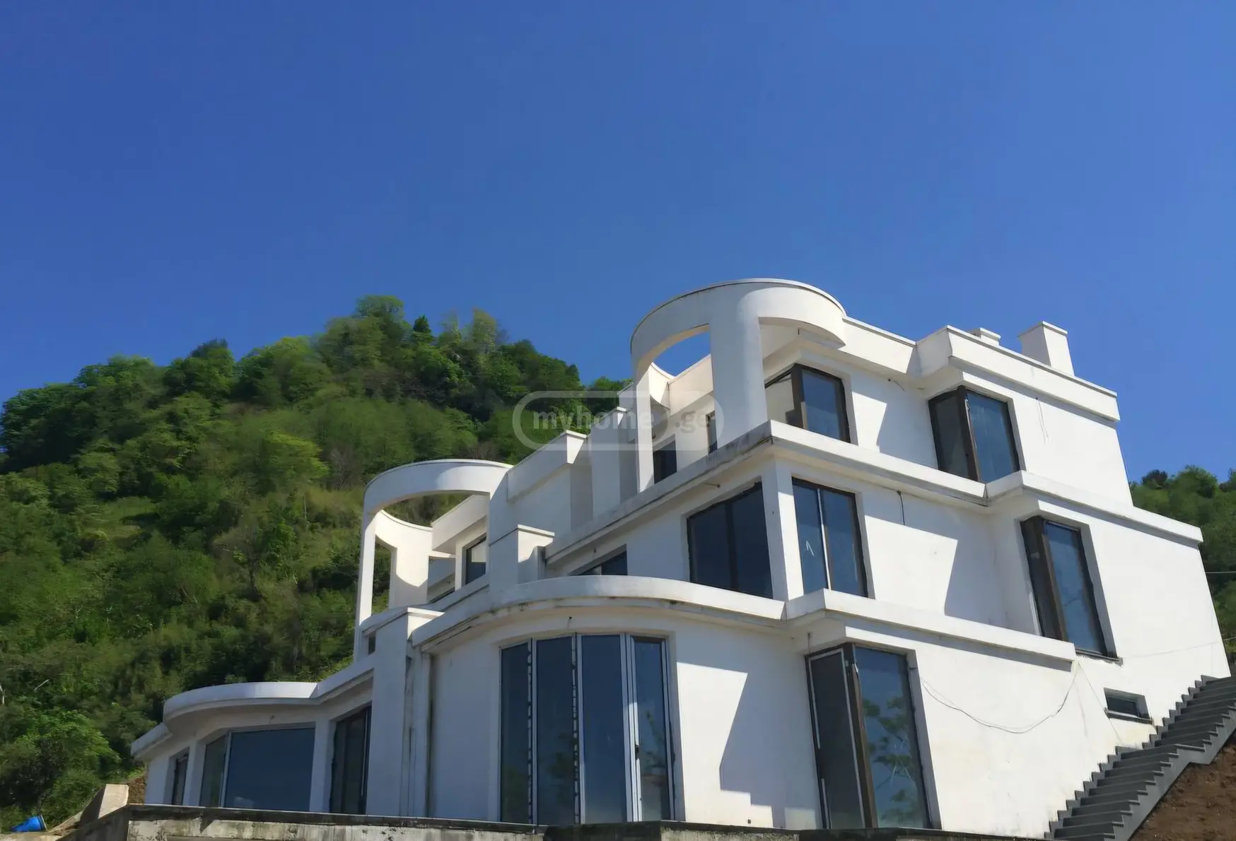 8 Room Private House For Sale view 2