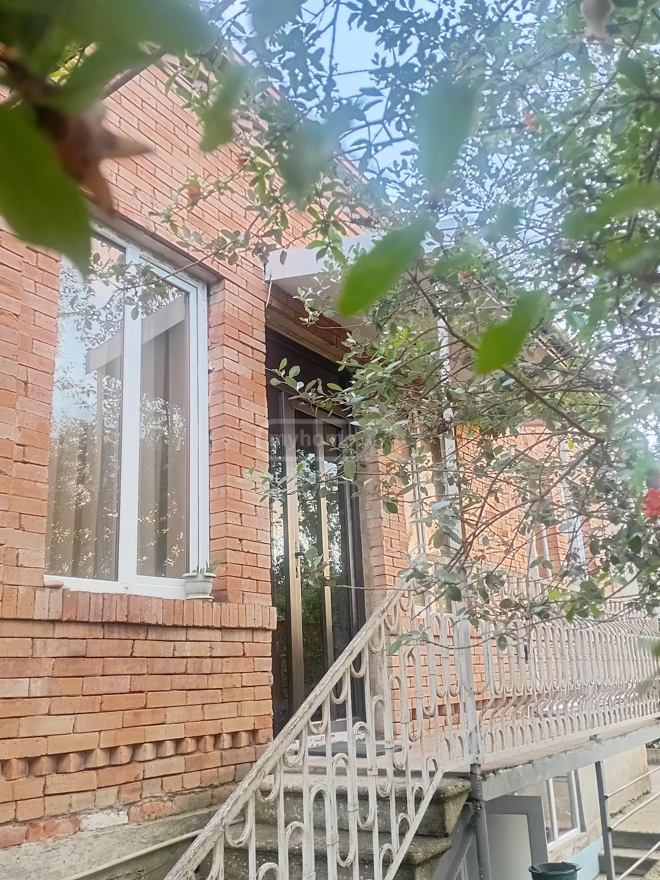 7 Room Private House For Sale view 2