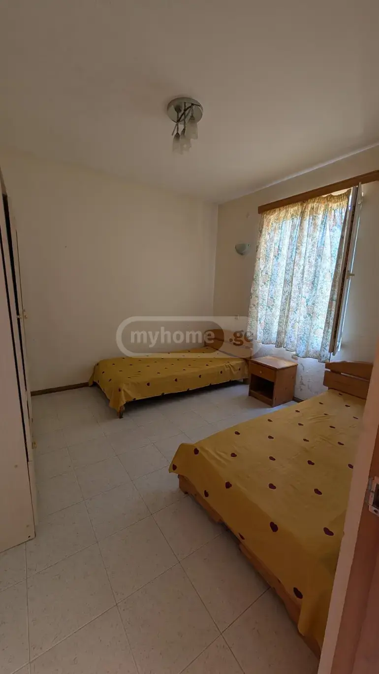 6 Room Private House For Sale view 2