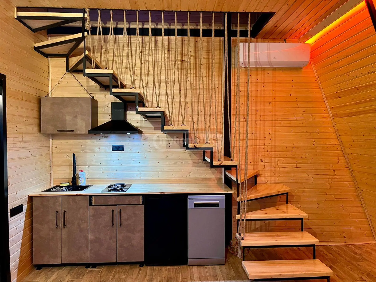 2 Room Private House For Sale view 3