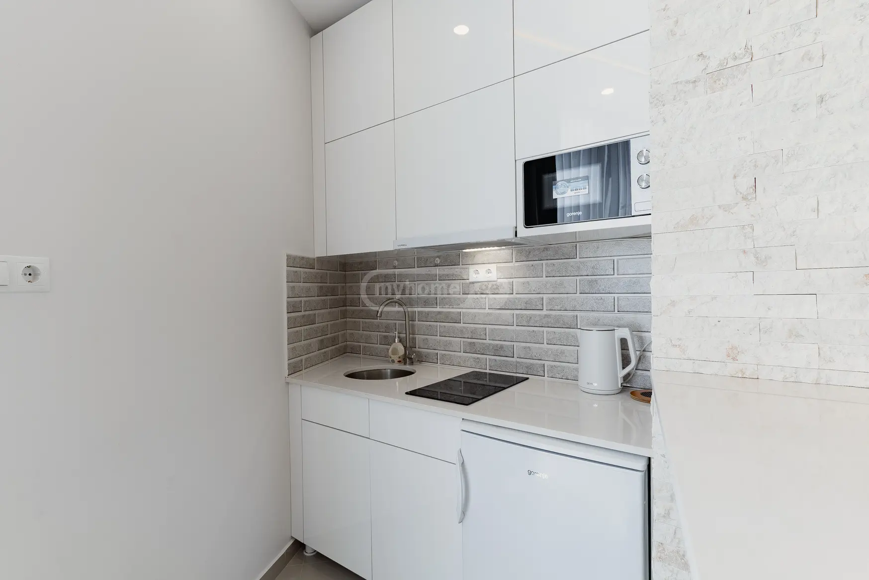 2 Room Apartment For Rent Khimshiashvilis Ubani, In Batumi view 3