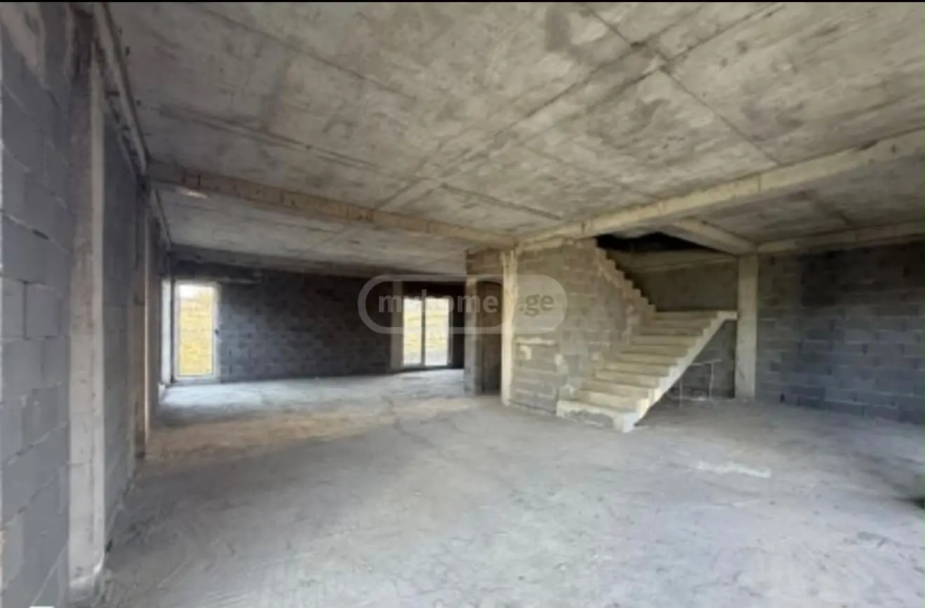 7 Room Country House For Sale view 2