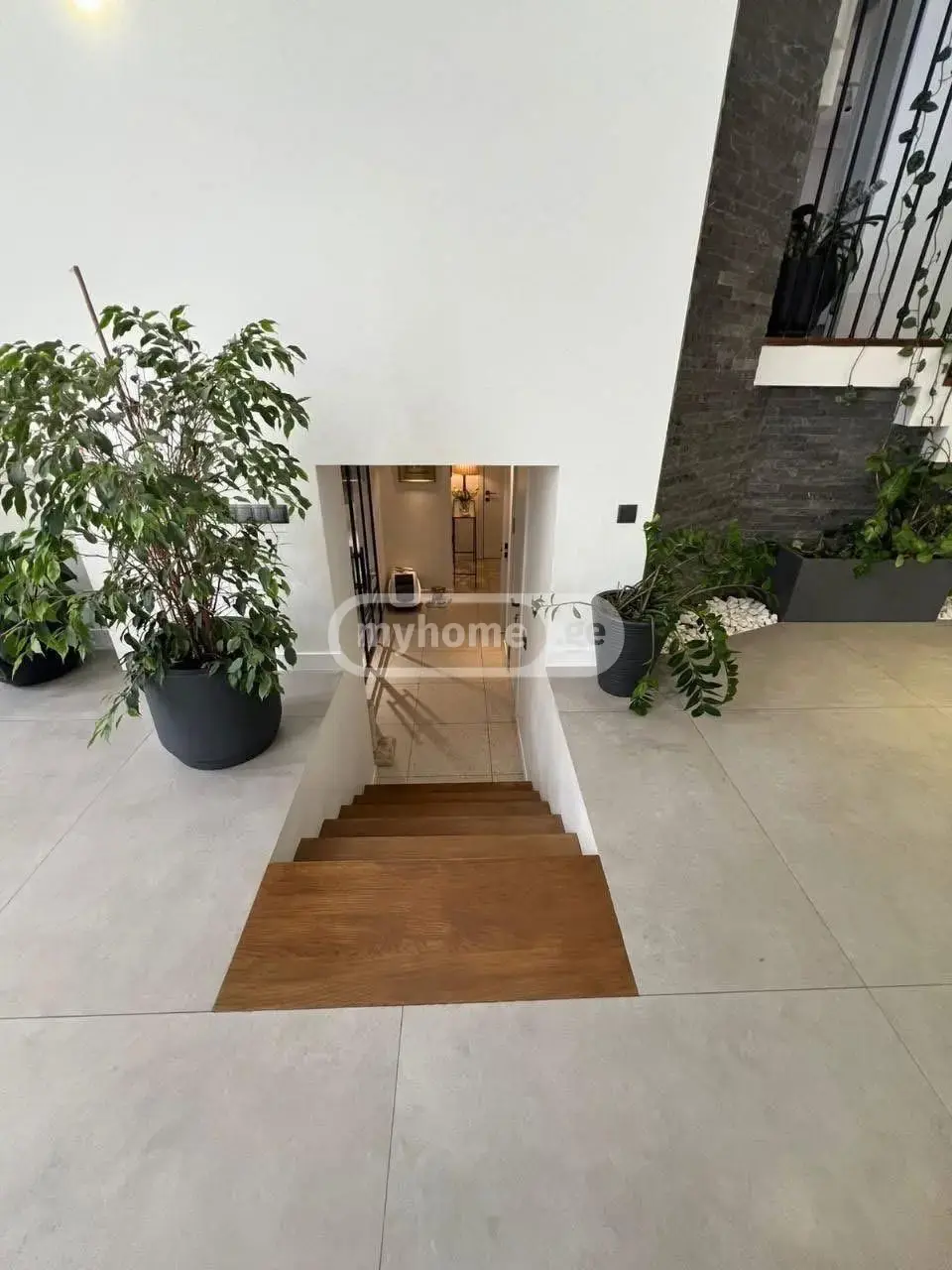 8 Room Private House For Sale view 12