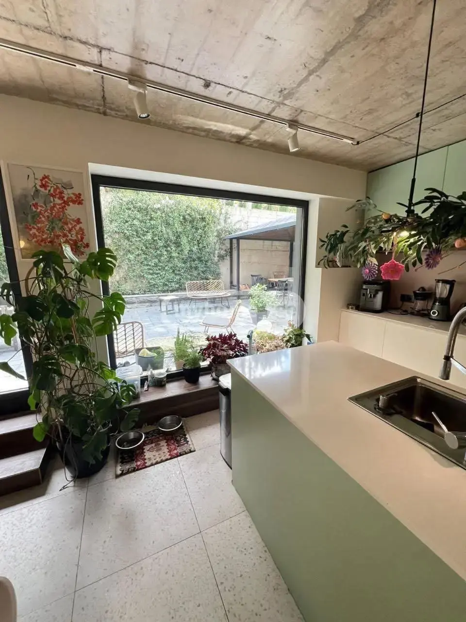 8 Room Private House For Sale view 5