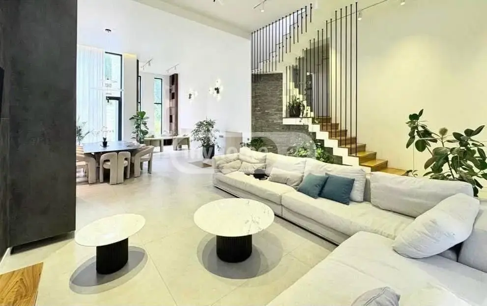 8 Room Private House For Sale view 1