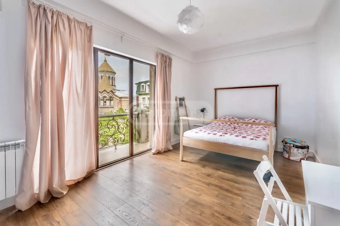 4 Room Apartment For Rent In Old Batumi District, In Batumi view 5