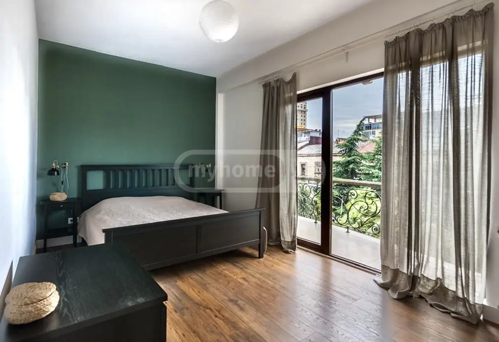 4 Room Apartment For Rent In Old Batumi District, In Batumi view 4