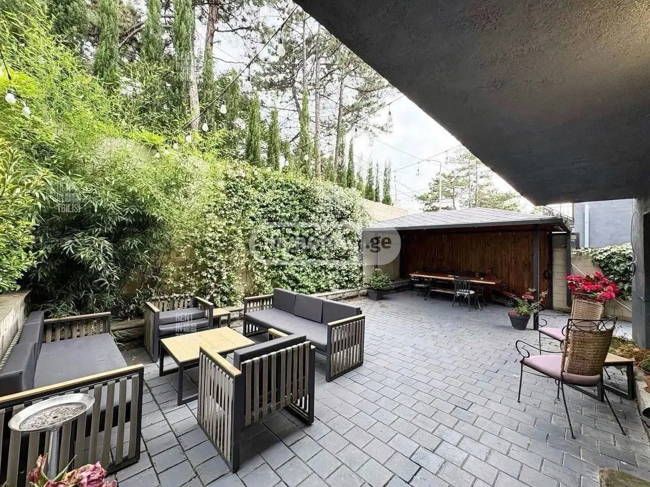 8 Room Private House For Sale view 3