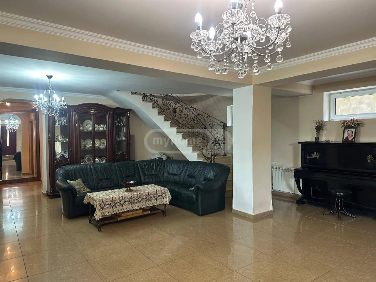 7 Room Private House For Sale view 3