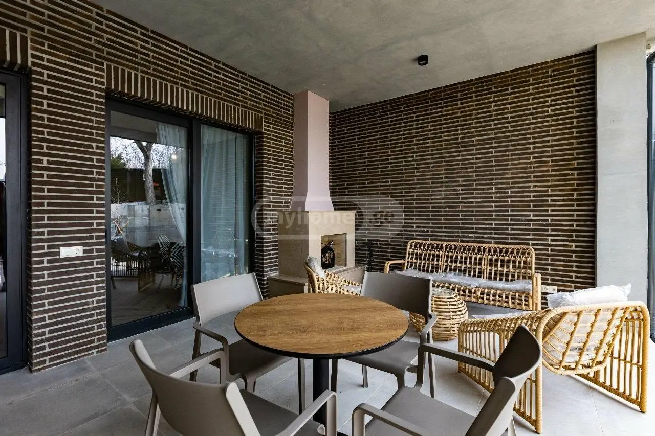 5 Room Private House For Sale view 2