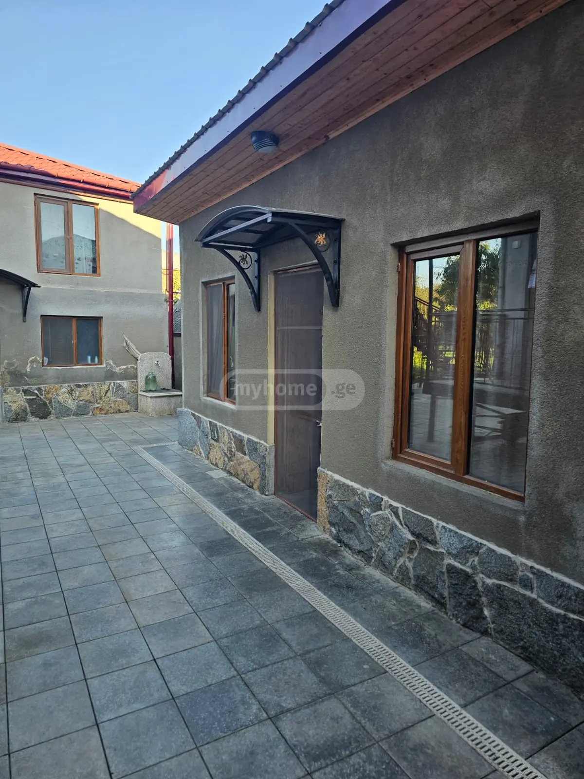 8 Room Private House For Sale view 3