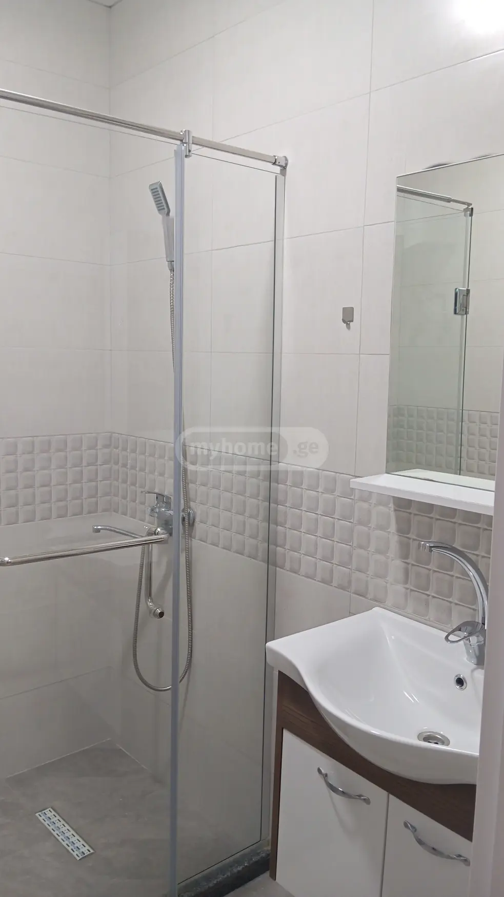 9 Room Apartment Daily Rent In Makhinjauri, In Batumi view 3