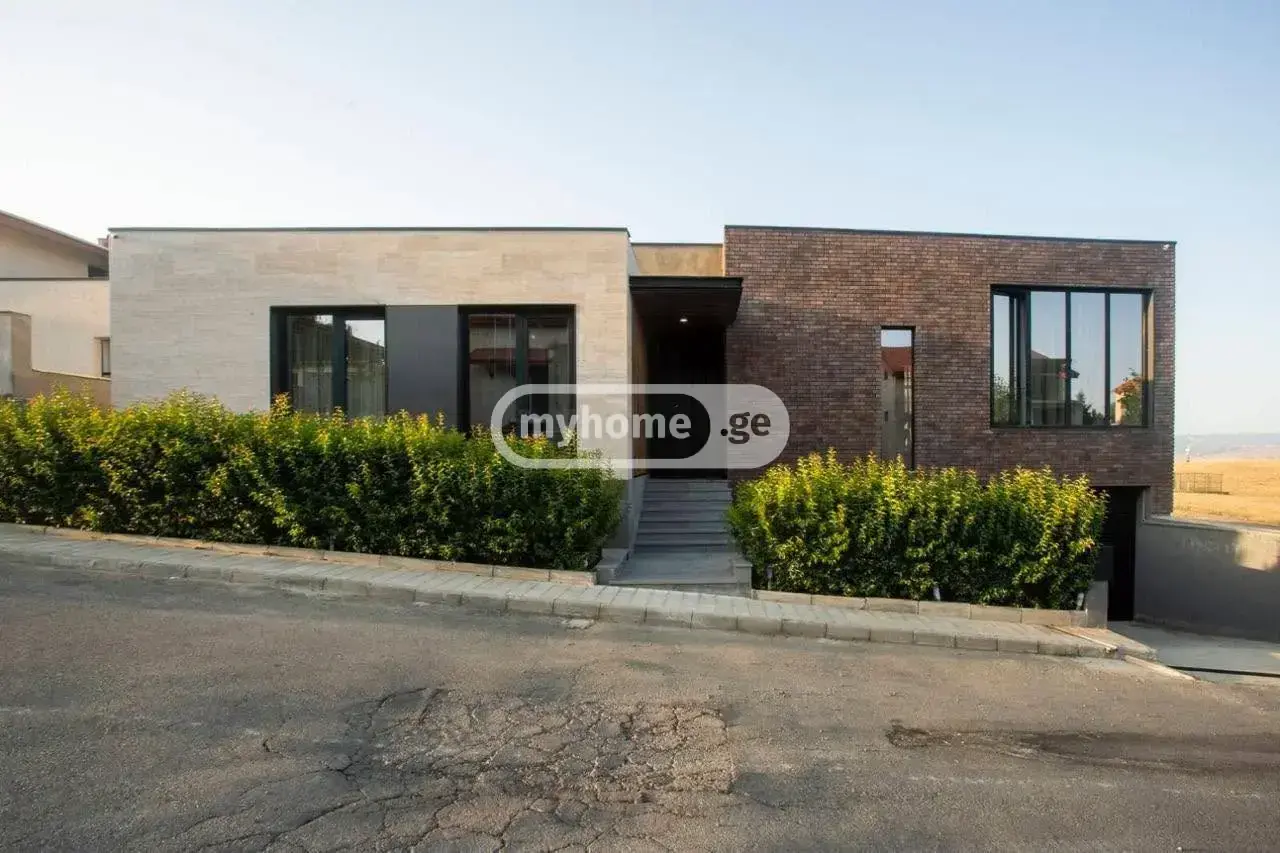 10+ Room Private House For Rent In Tsavkisi view 1