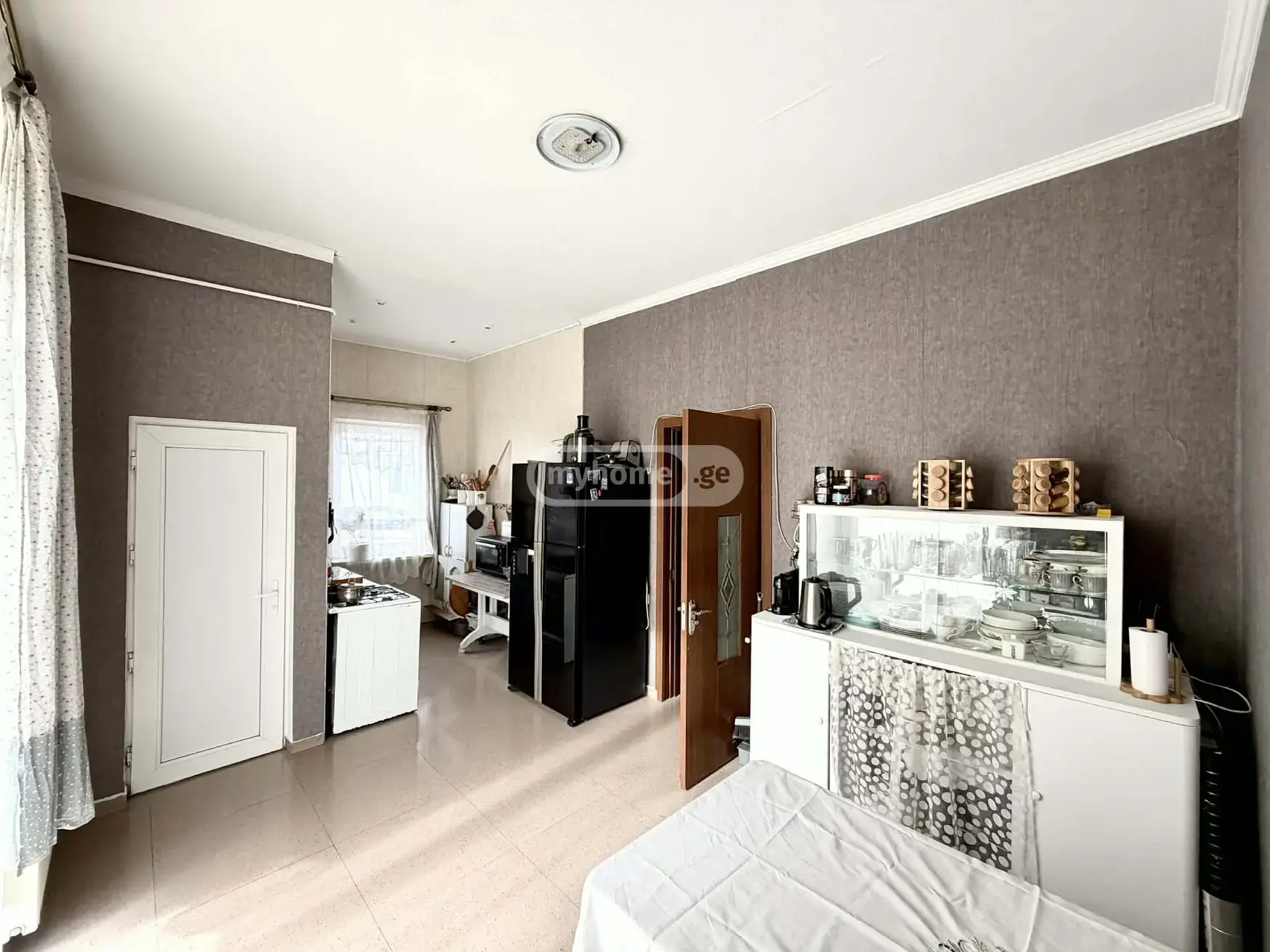 6 Room Private House For Sale view 2