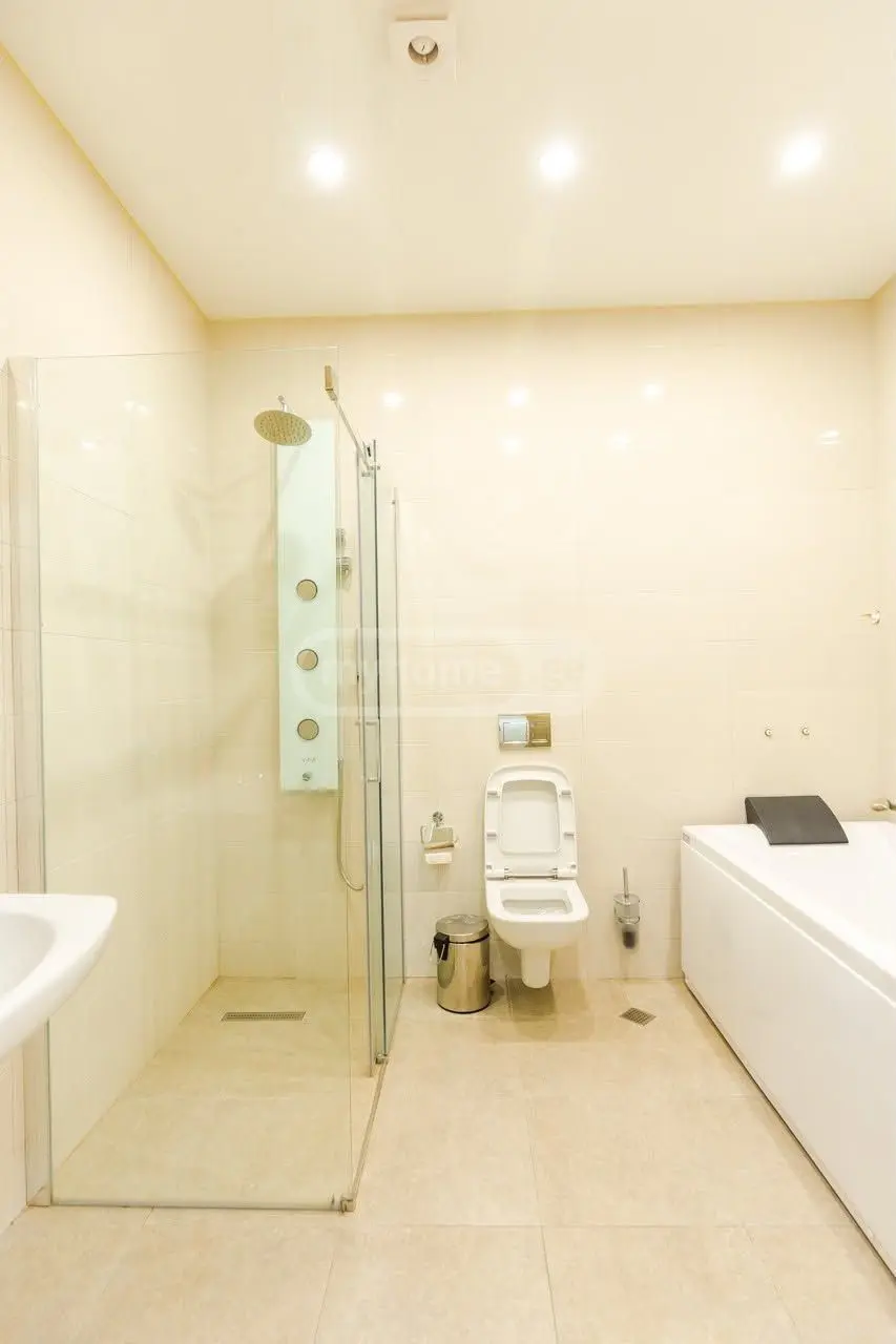 4 Room Apartment For Rent In Old Batumi District, In Batumi view 8