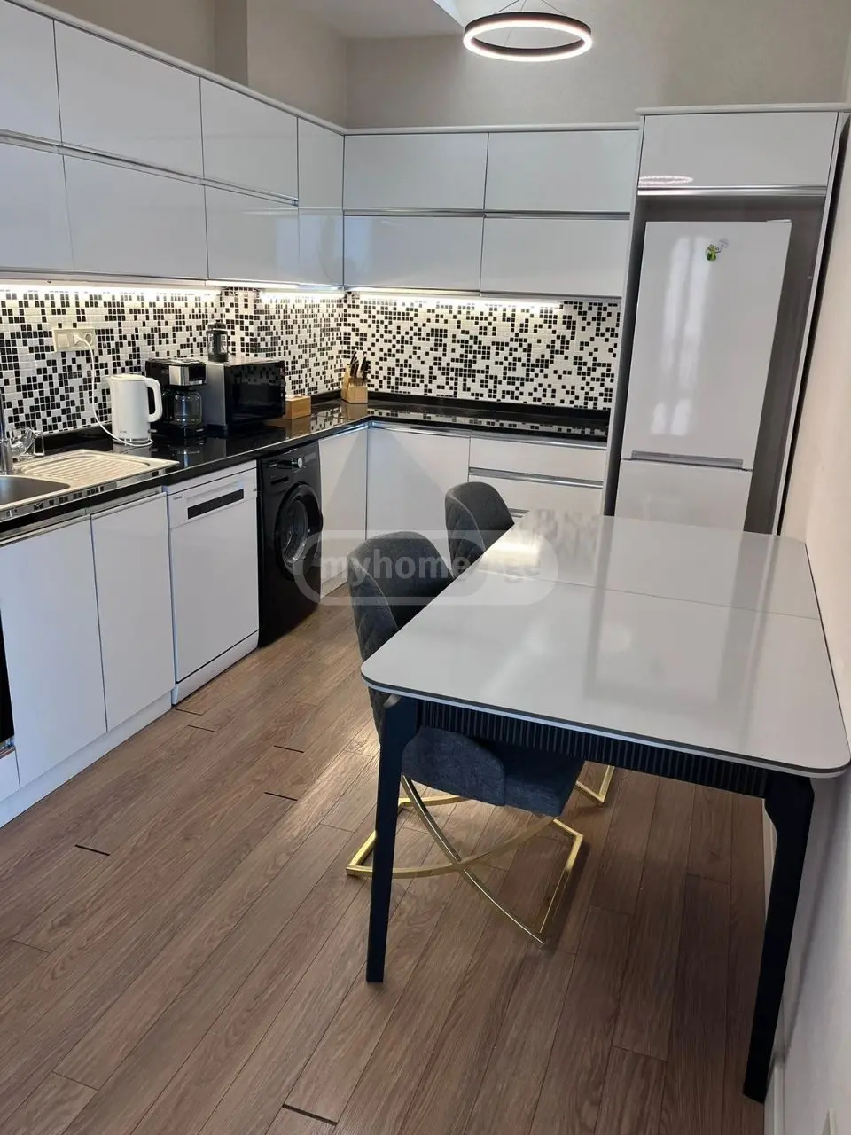 3 Room Apartment For Rent In Old Batumi District, In Batumi view 5