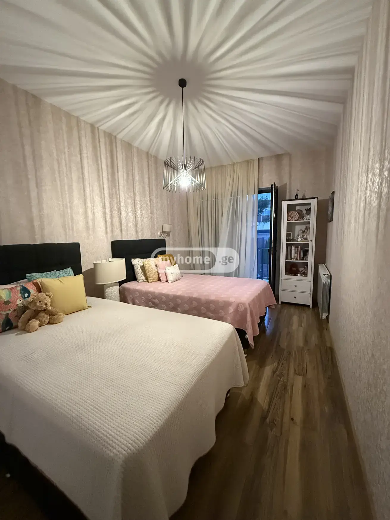 8 Room Country House For Rent In Sololaki view 4