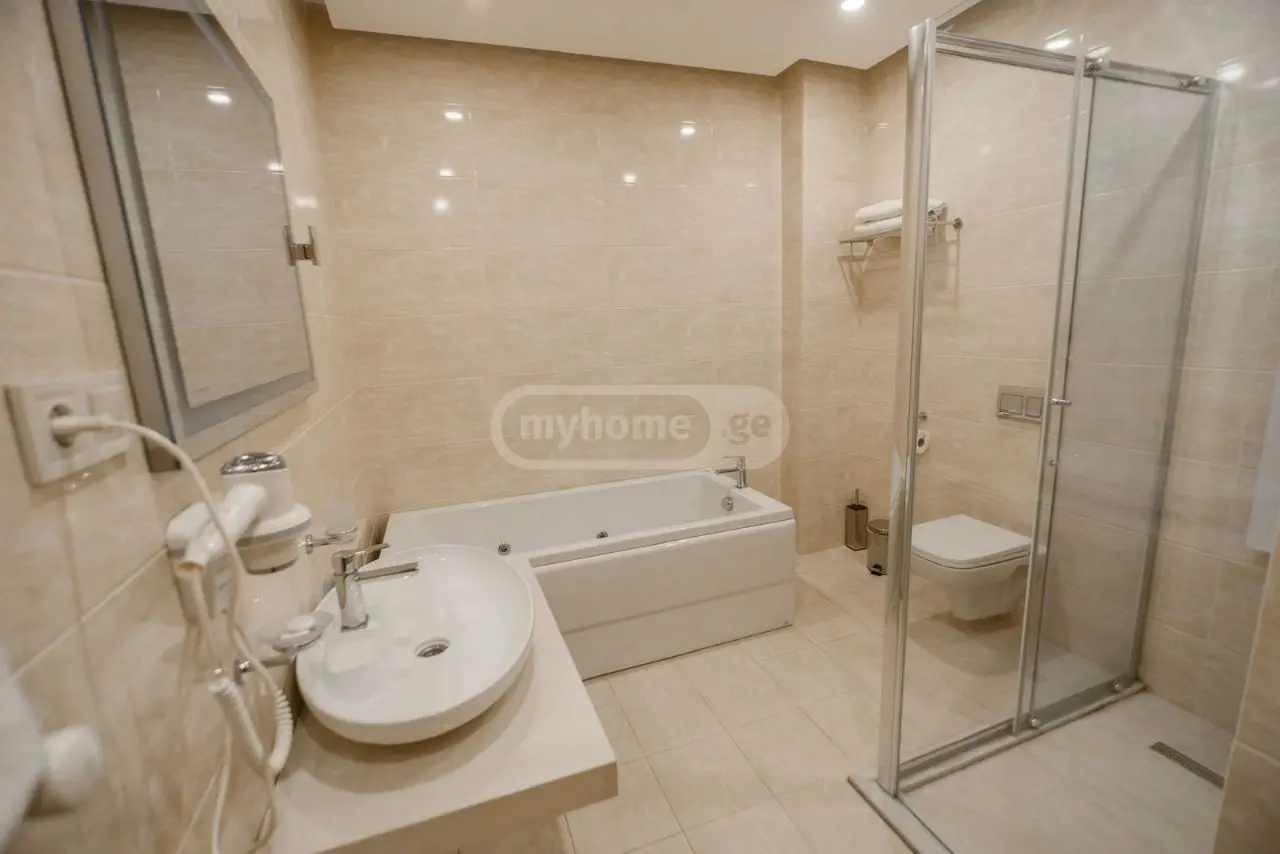 3 Room Apartment For Rent In Old Batumi District, In Batumi view 6