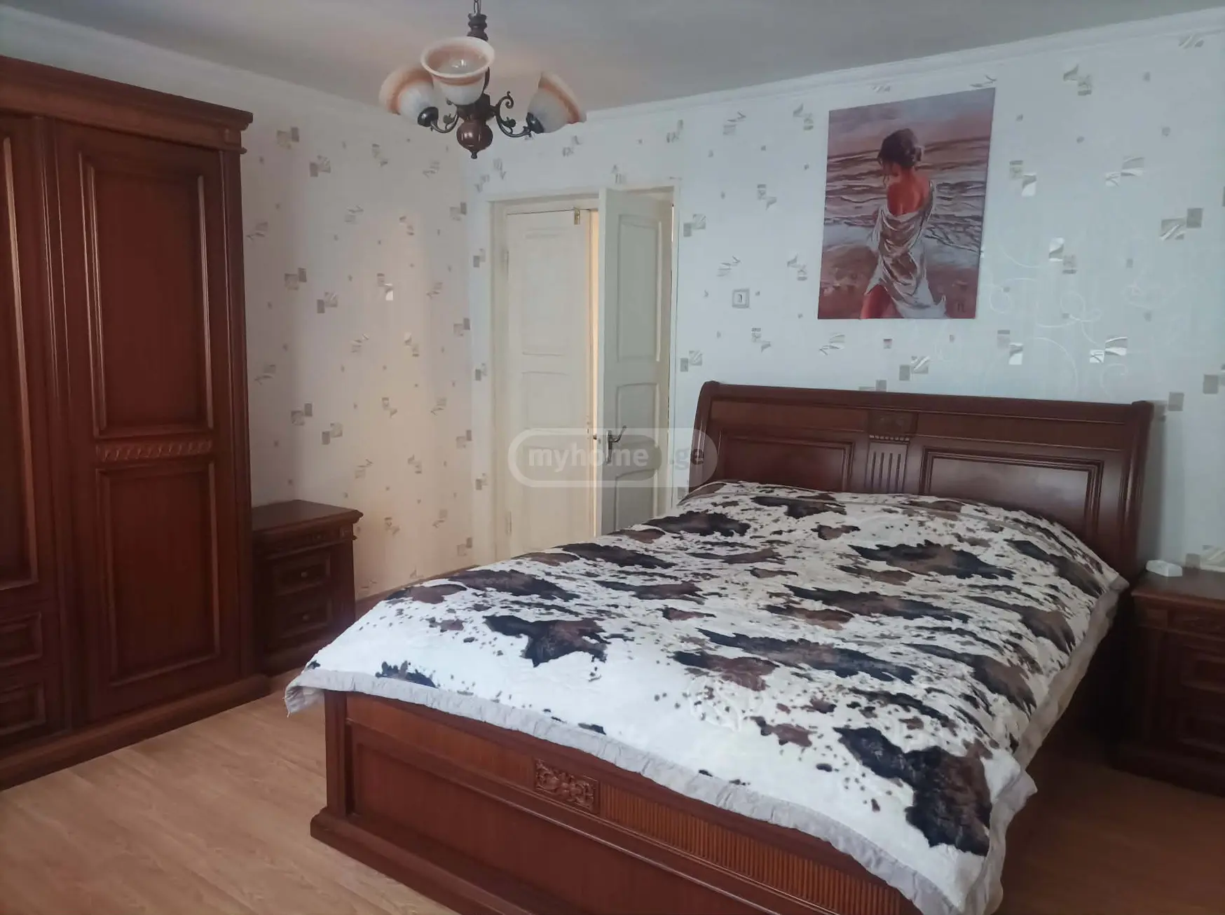 8 Room Private House For Sale view 4