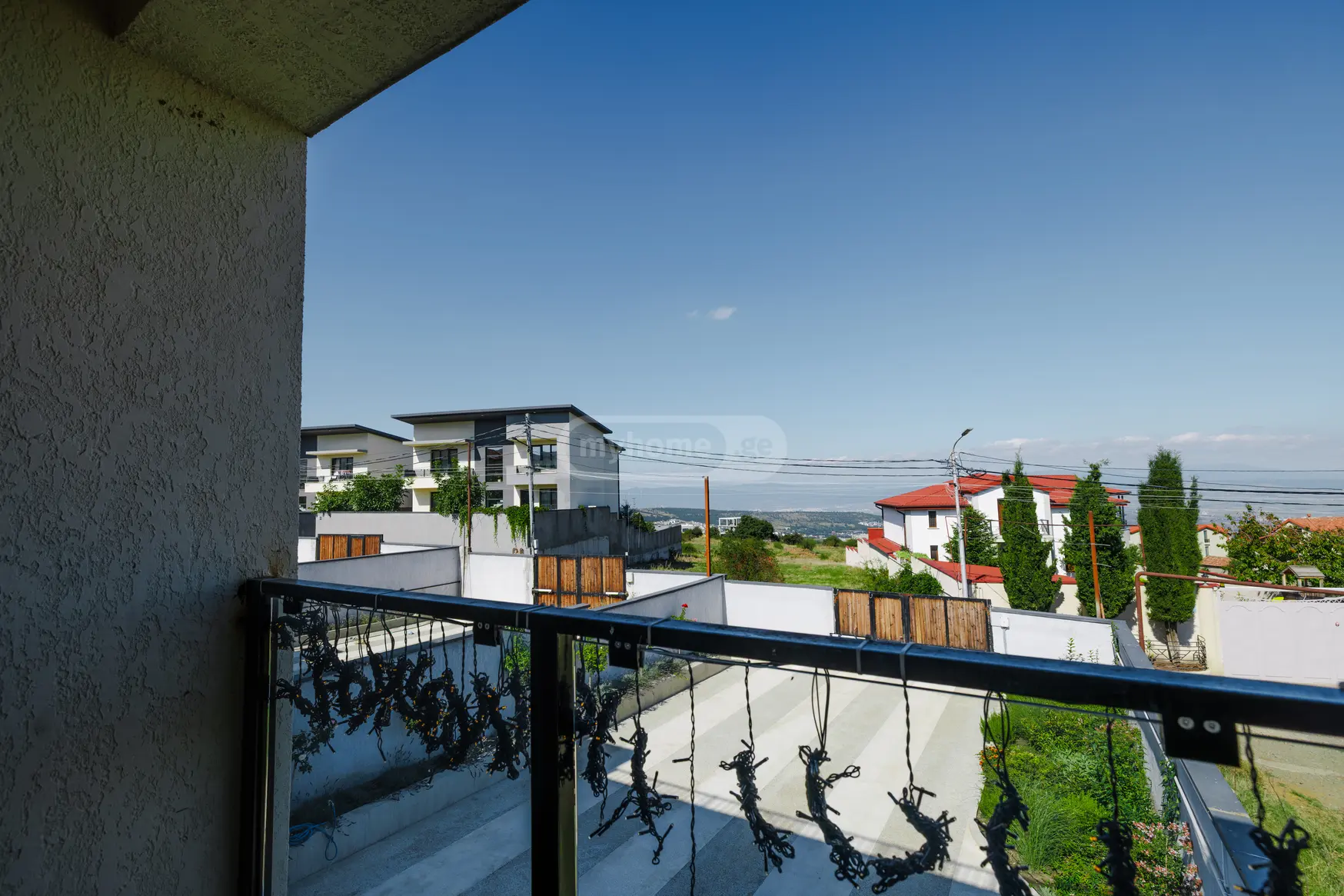 6 Room Private House For Sale view 3