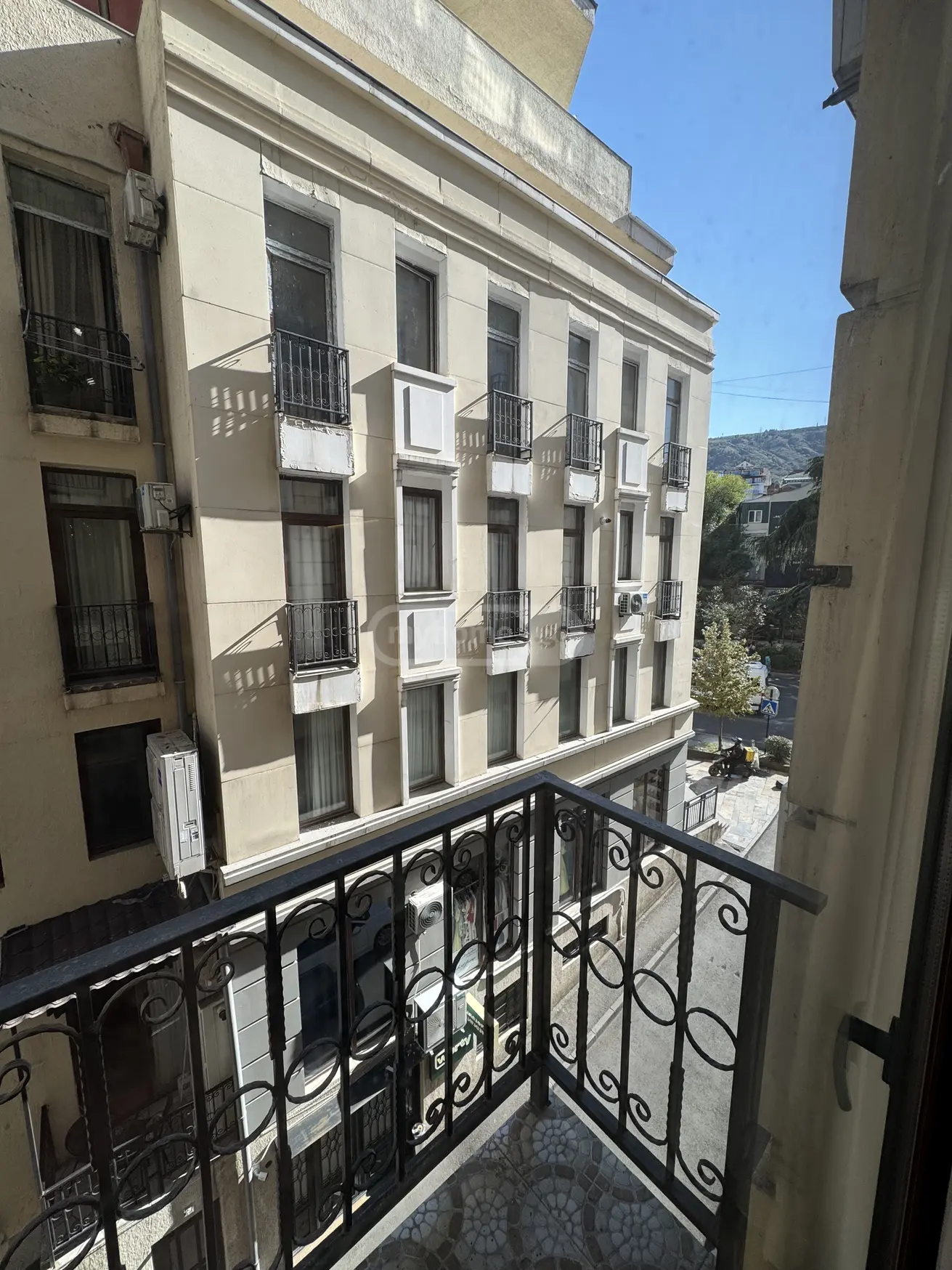 3 Room Apartment For Rent In Vera view 10