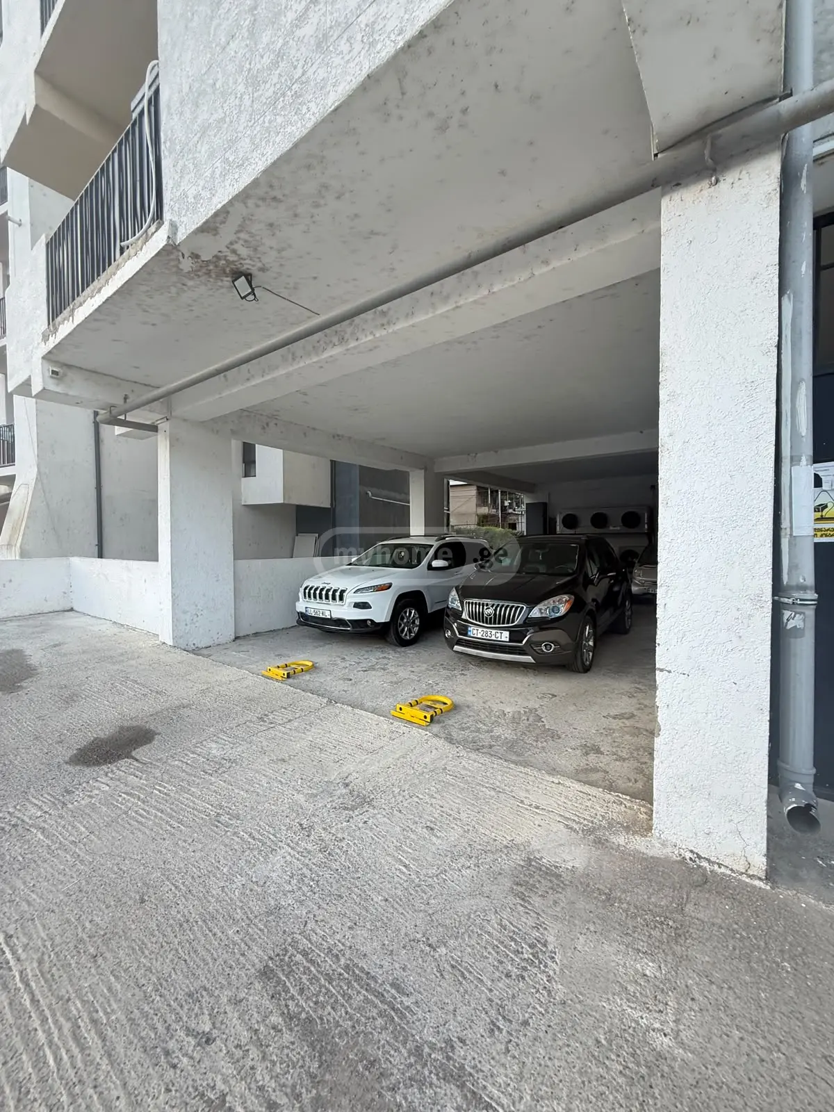 Garage Commercial Area For Sale In Isani view 2