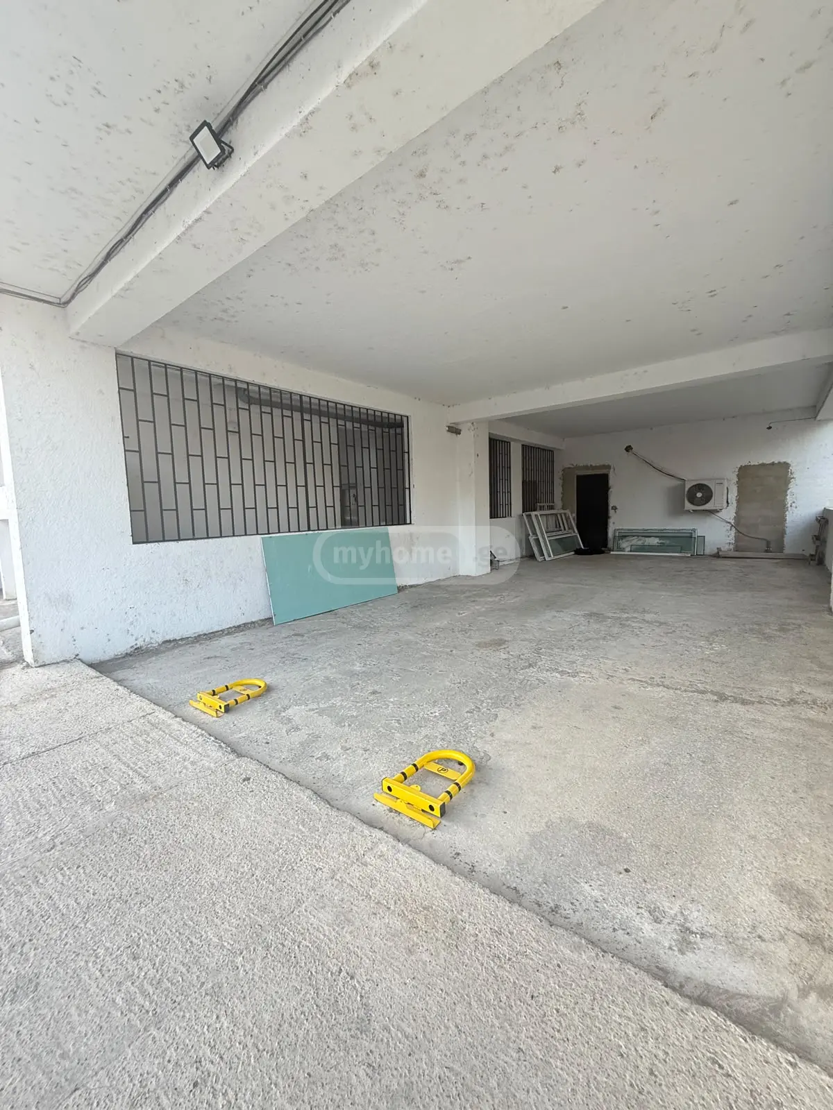 Garage Commercial Area For Sale In Isani view 5