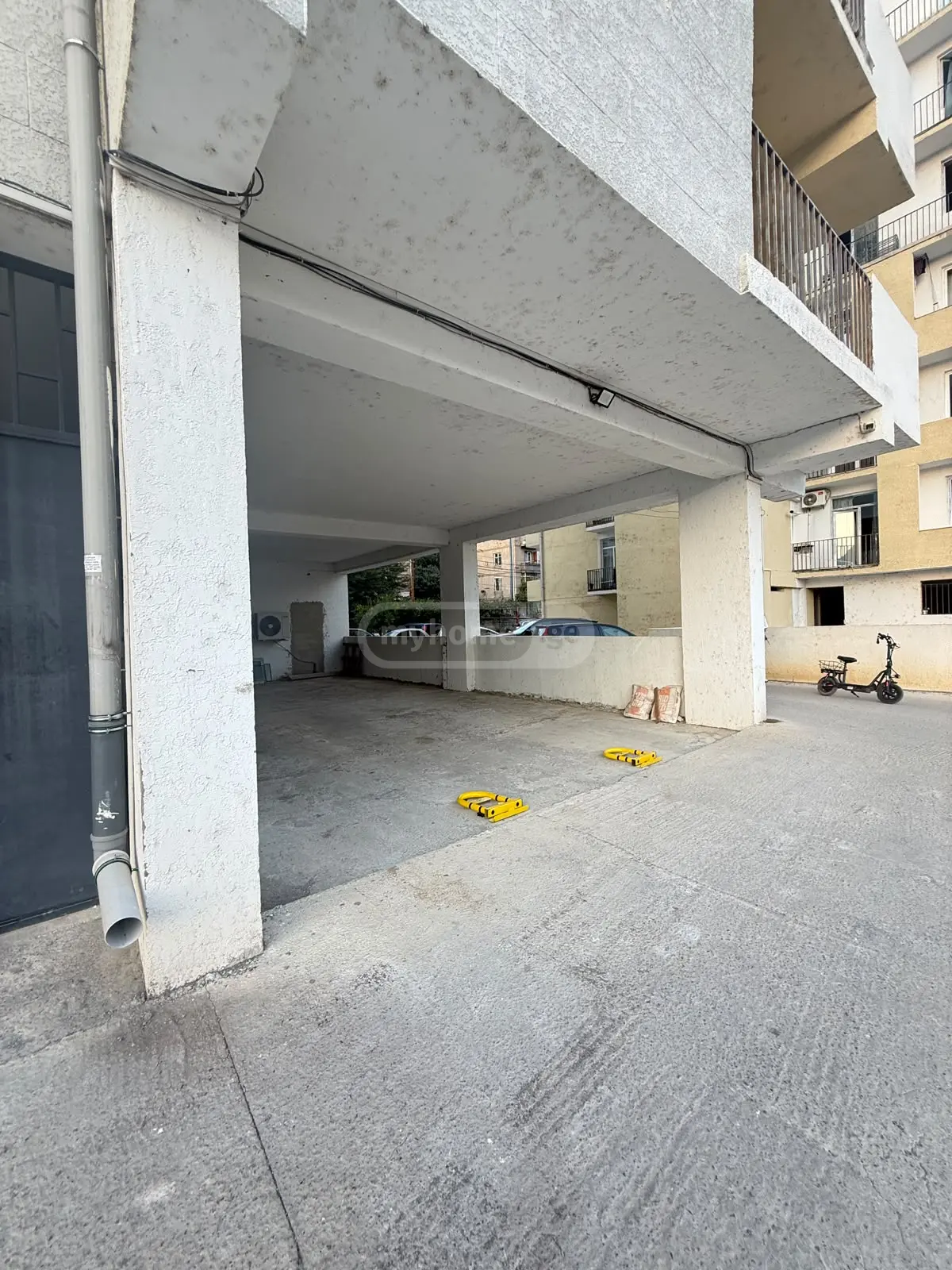 Garage Commercial Area For Sale In Isani view 6