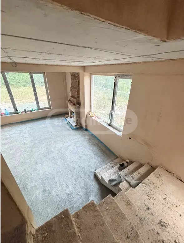8 Room Private House For Sale view 4
