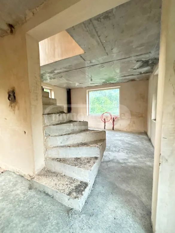 8 Room Private House For Sale view 11