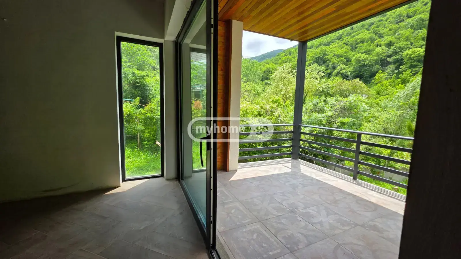 7 Room Country House For Sale view 2