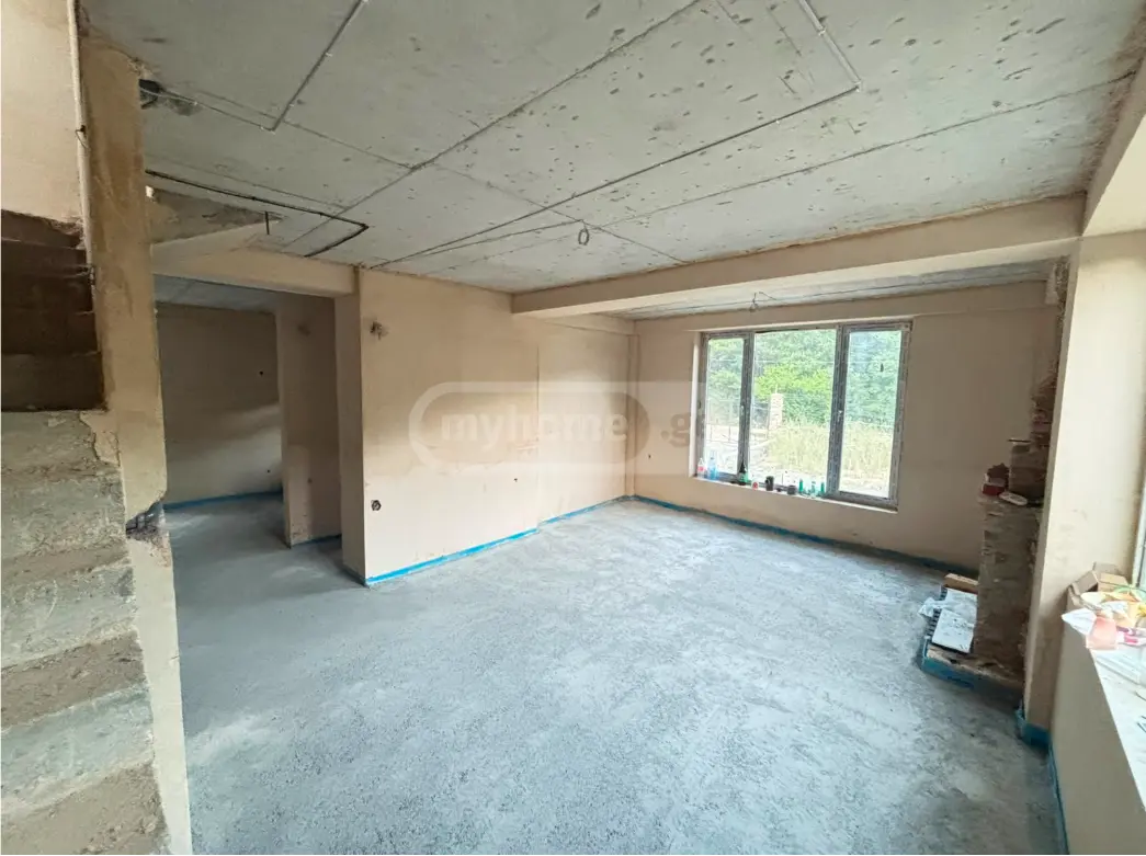 8 Room Private House For Sale view 3