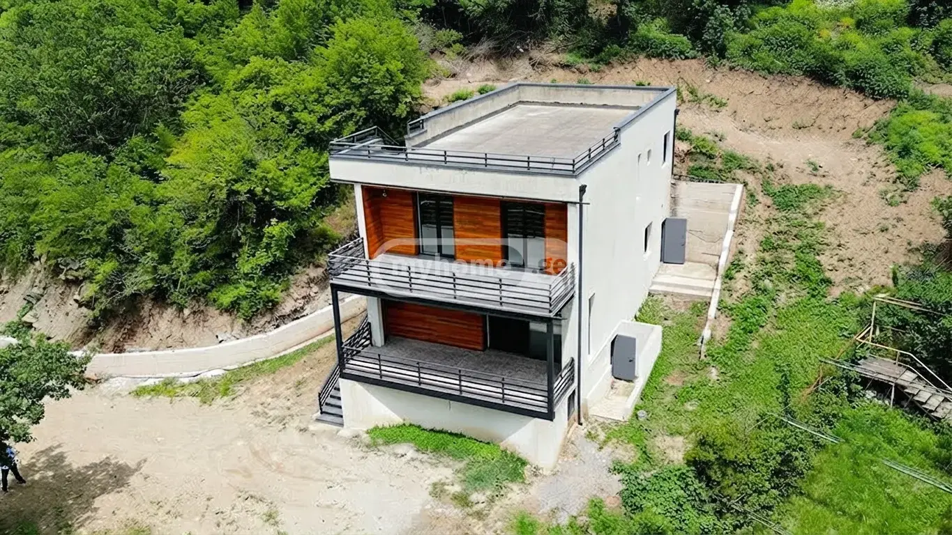 7 Room Country House For Sale view 4